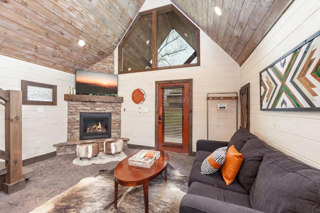 Romantic A-Frame Private Hottub Firepit Neargsmnp Sevierville Esterno foto